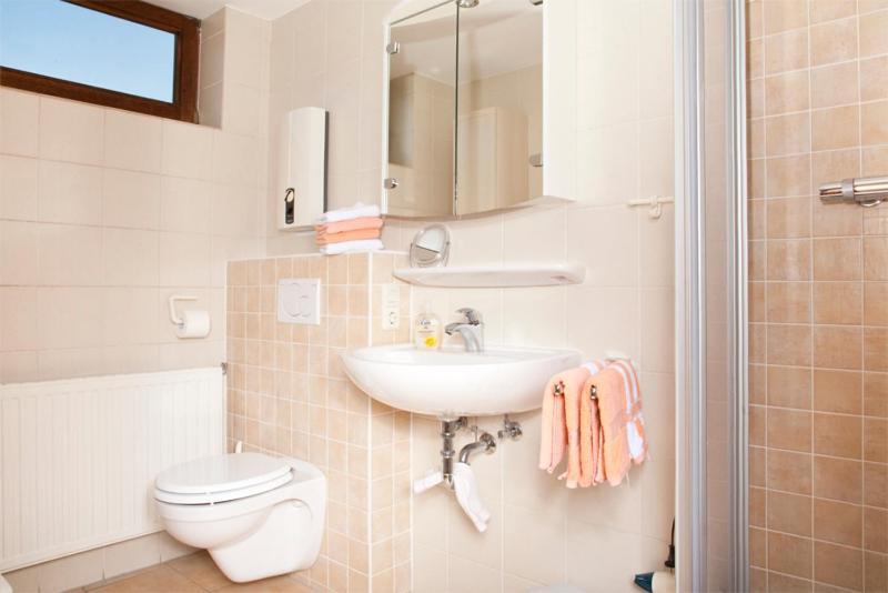 Haus Alexandra Inkl Meinecard Plus فيلنغن الغرفة الصورة